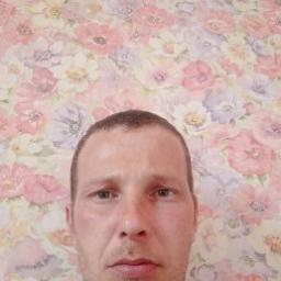  Денис
