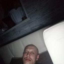  Артём