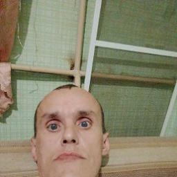  Денис
