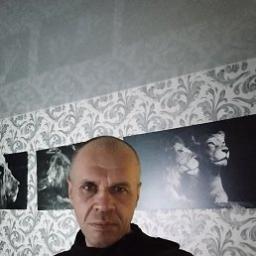  Артём