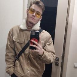  Денис