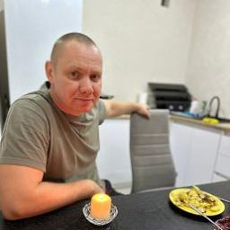  Артём