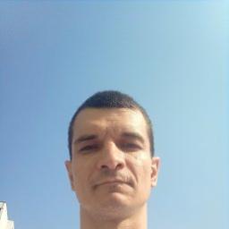  Артём