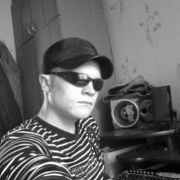  Артём