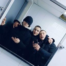  Артём