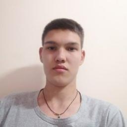  Артём