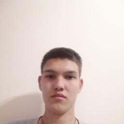  Артём
