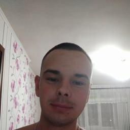 Артём