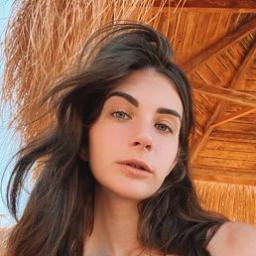 Аня