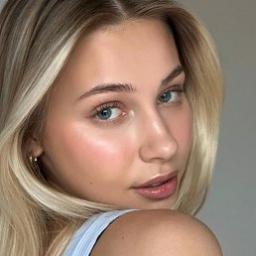  Алина