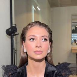  Алина