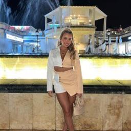 Алина
