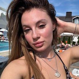  Алина