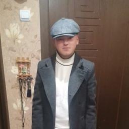  Артём