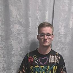  Андрей